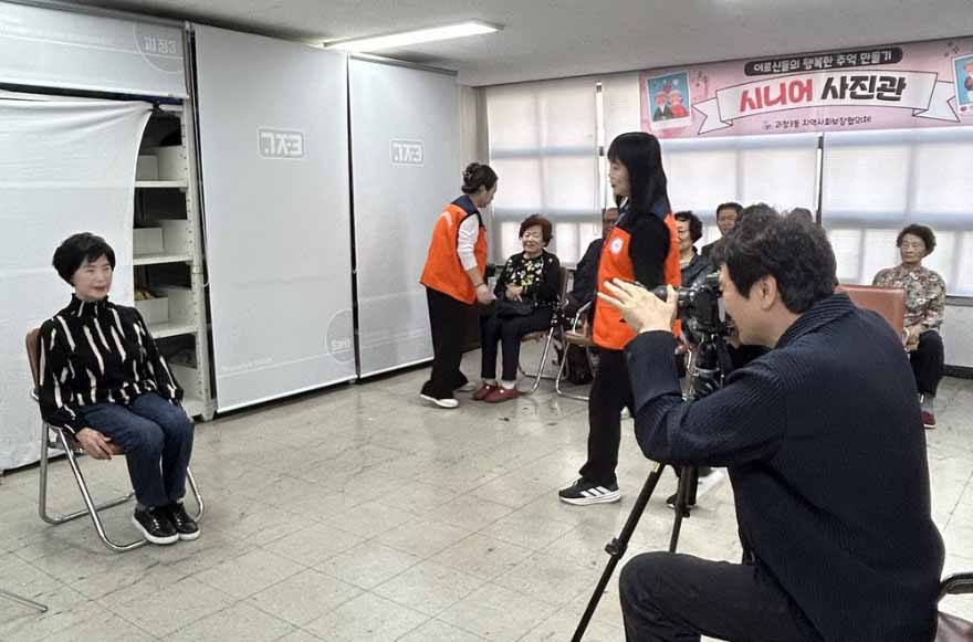 부산보건대 박희진 교수, 괴정3동 지역사회보장협의체와 어르신 사진 촬영 사업 추진